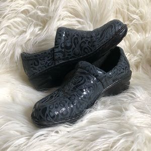 B.O.C. Women's Peggy Medium/Wide Clog Shoes